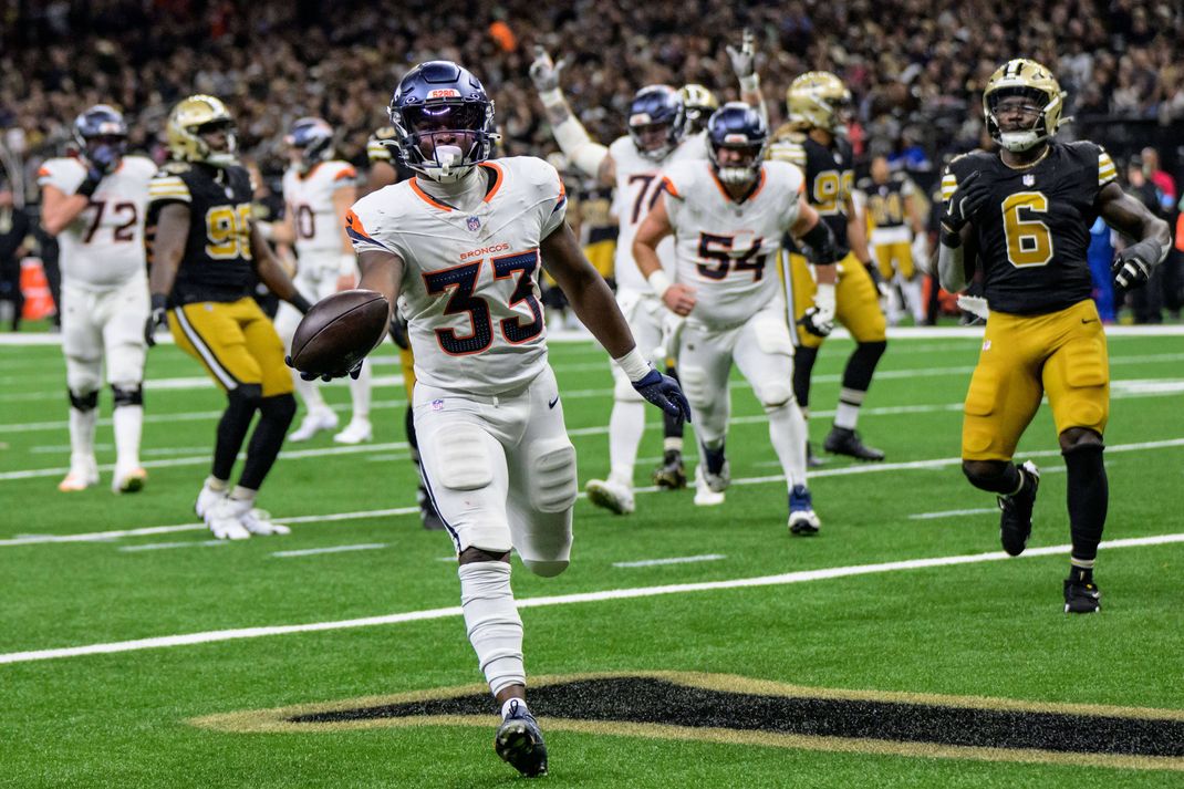 Denver Broncos Running Back Javonte Williams lief zweimal in die Endzone