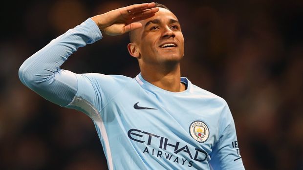 
                <strong>Danilo (Manchester City)</strong><br>
                Auf der rechten Außenverteidiger-Position hat Tite ebenfalls die Qual der Wahl. Neben Stammkraft Dani Alves, den der Nationaltrainer zu seinen Unverzichtbaren zählt, kämpfen zwei weitere Stars um die WM-Teilnahme. Danilo von Manchester City ist einer von ihnen. Der 26-Jährige wechselte im Sommer 2017 von Real Madrid zu den Citizens und wurde in England zuletzt zum Allrounder. Unter Coach Pep Guardiola kam der 16-malige Nationalspieler sowohl rechts als auch links sowie innen in der Viererkette zu Einsätzen. Vielleicht kann er auch noch Tite mit seiner neuen Flexibilität überzeugen.
              