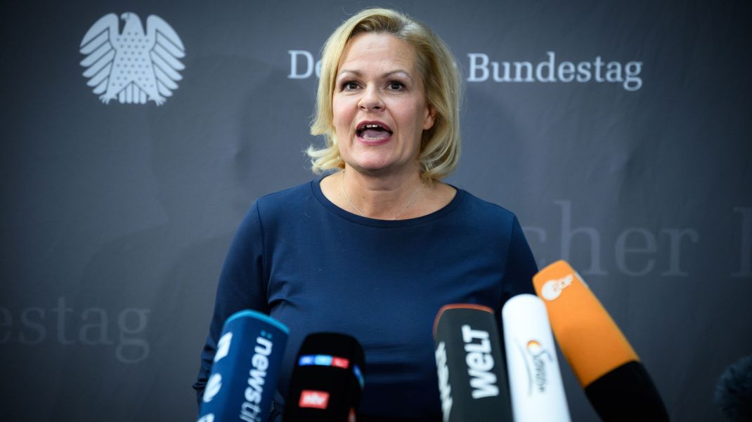 Innenministerin Nancy Faeser stand im Bundestag Rede und Antwort.