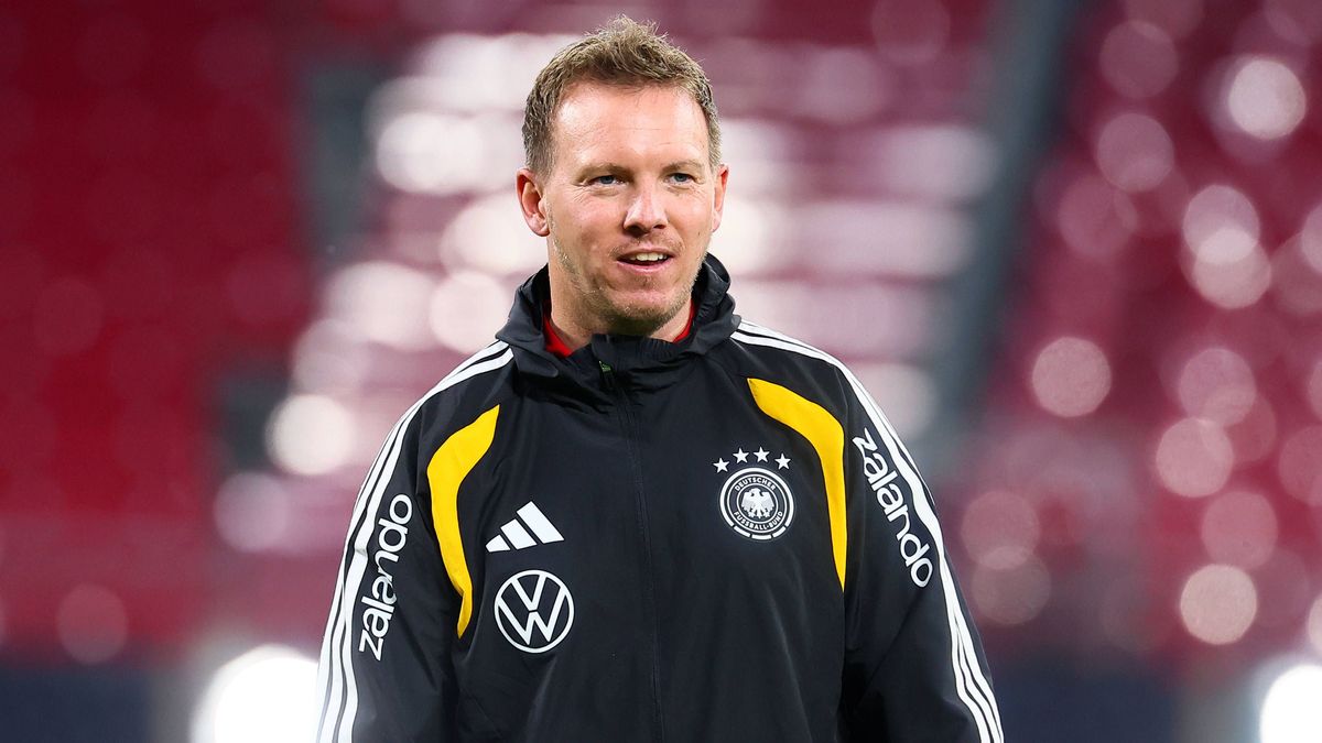 Deutschland - Slowakei Training Leipzig, 16.11.2025, Matchday -1, Red Bull Arena, Abschlusstraining, vor der WM Qualifikation BR Deutschland vs. Slowakei am 17.11.2025 , Im Bild: Bundestrainer Juli...