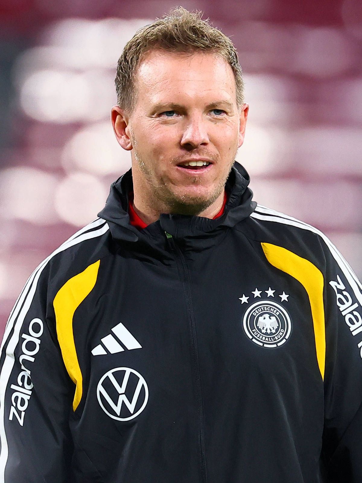 Deutschland - Slowakei Training Leipzig, 16.11.2025, Matchday -1, Red Bull Arena, Abschlusstraining, vor der WM Qualifikation BR Deutschland vs. Slowakei am 17.11.2025 , Im Bild: Bundestrainer Juli...