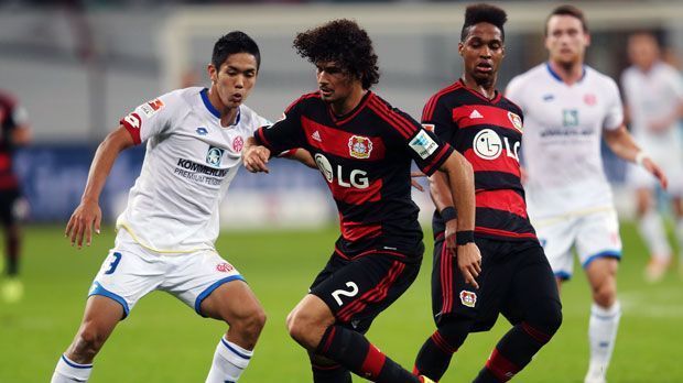 
                <strong>Bayer Leverkusen (22 Spieler aus Brasilien)</strong><br>
                Bayer Leverkusen (22 Spieler aus Brasilien): Kein anderer Klub hat so viele Profis aus einem Land außerhalb Deutschlands geholt, als Bayer Leverkusen mit seinen bisher 22 Brasilianern. Sommer-Einkauf Andre Ramalho (v.) ist der bislang letzte Brasilo, den die Werkself verpflichtete. Ein Jahr zuvor sicherten sich die Rheinländer bereits die Dienste von Wendell (re.).
              
