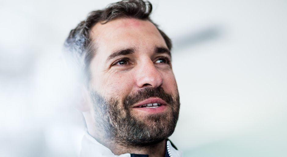 
                <strong>Timo Glock (BMW)</strong><br>
                Timo Glock - Startnummer 16: Der Ex-Formel-1-Pilot vertritt weiterhin die deutschen Farben im Team BMW. Nach zwei Siegen in der vergangenen Saison und Rang sieben in der Gesamtwertung, soll 2018 für Glock ein noch erfolgreicheres Jahr werden. Während der DTM-Winterpause sammelte er bei den 12 Stunden von Bathurst Kilometer.
              