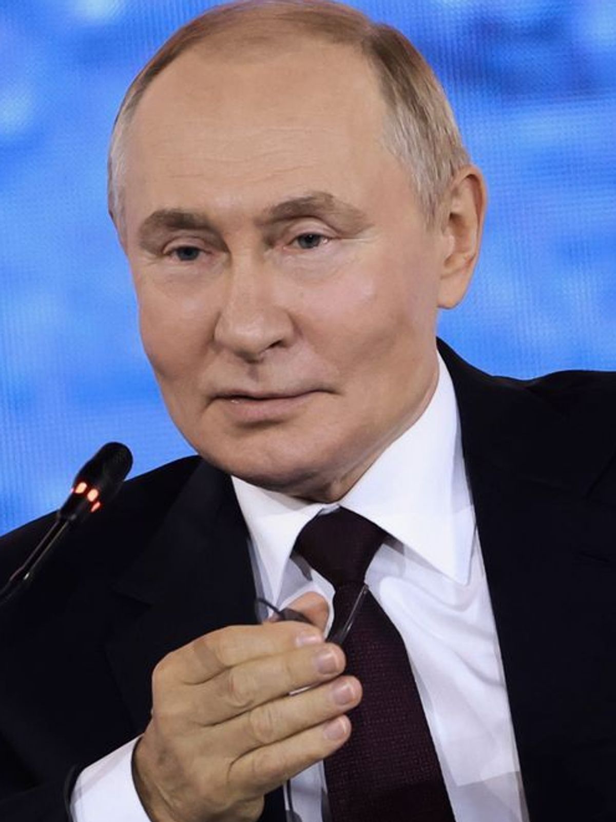 Kremlchef Putin auf dem Wirtschaftsforum in Wladiwostok: Gesprächsbereitschaft nur unter eigenen Bedingungen.
