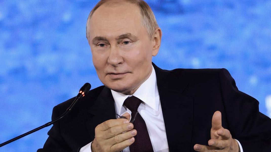 Kremlchef Putin auf dem Wirtschaftsforum in Wladiwostok: Gesprächsbereitschaft nur unter eigenen Bedingungen.