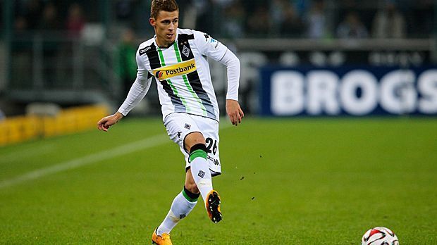 
                <strong>Thorgan Hazard (Borussia Mönchengladbach)</strong><br>
                Haben die Tottenham Hotspurs Thorgan Hazard ins Visier genommen? Laut Daily Mail sollen Scouts der Spurs beim Champions-League-Spiel von Borussia Mönchengladbach gegen Manchester City im Stadion gewesen sein, um den 22-jährigen Belgier zu beobachten. 
              