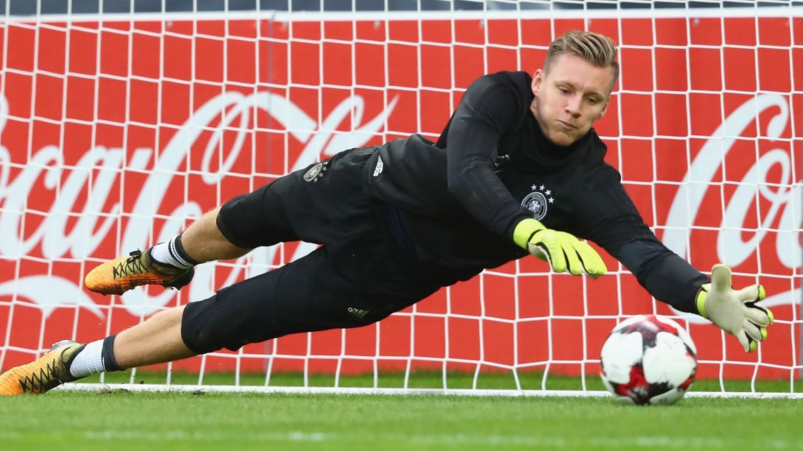 
                <strong>Bernd Leno</strong><br>
                &#x2022; Position: Tor -<br>&#x2022; Alter: 29 Jahre -<br>&#x2022; Verein: FC Arsenal<br>
              