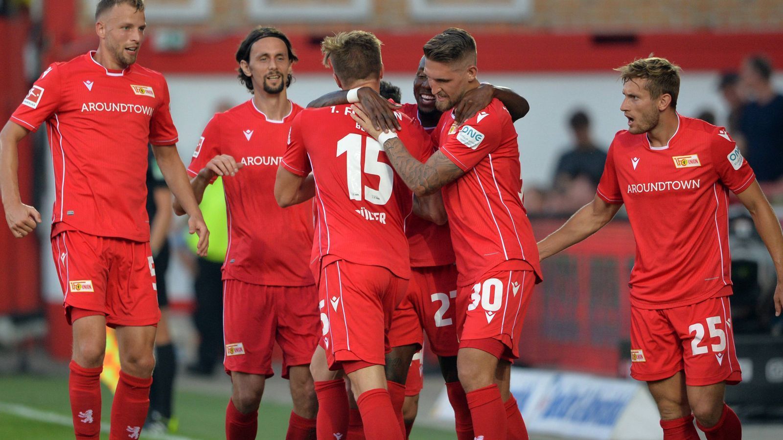 
                <strong>3. Spieltag: Unions erstes Mal</strong><br>
                Erste Male sind immer besonders. Deshalb wird man bei Aufsteiger Union Berlin sicher noch lange an den ersten Bundesligasieg in der Geschichte des Aufsteigers denken. Der 3. Spieltag war es, der 31. August, ein 3:1 gegen Borussia Dortmund.
              