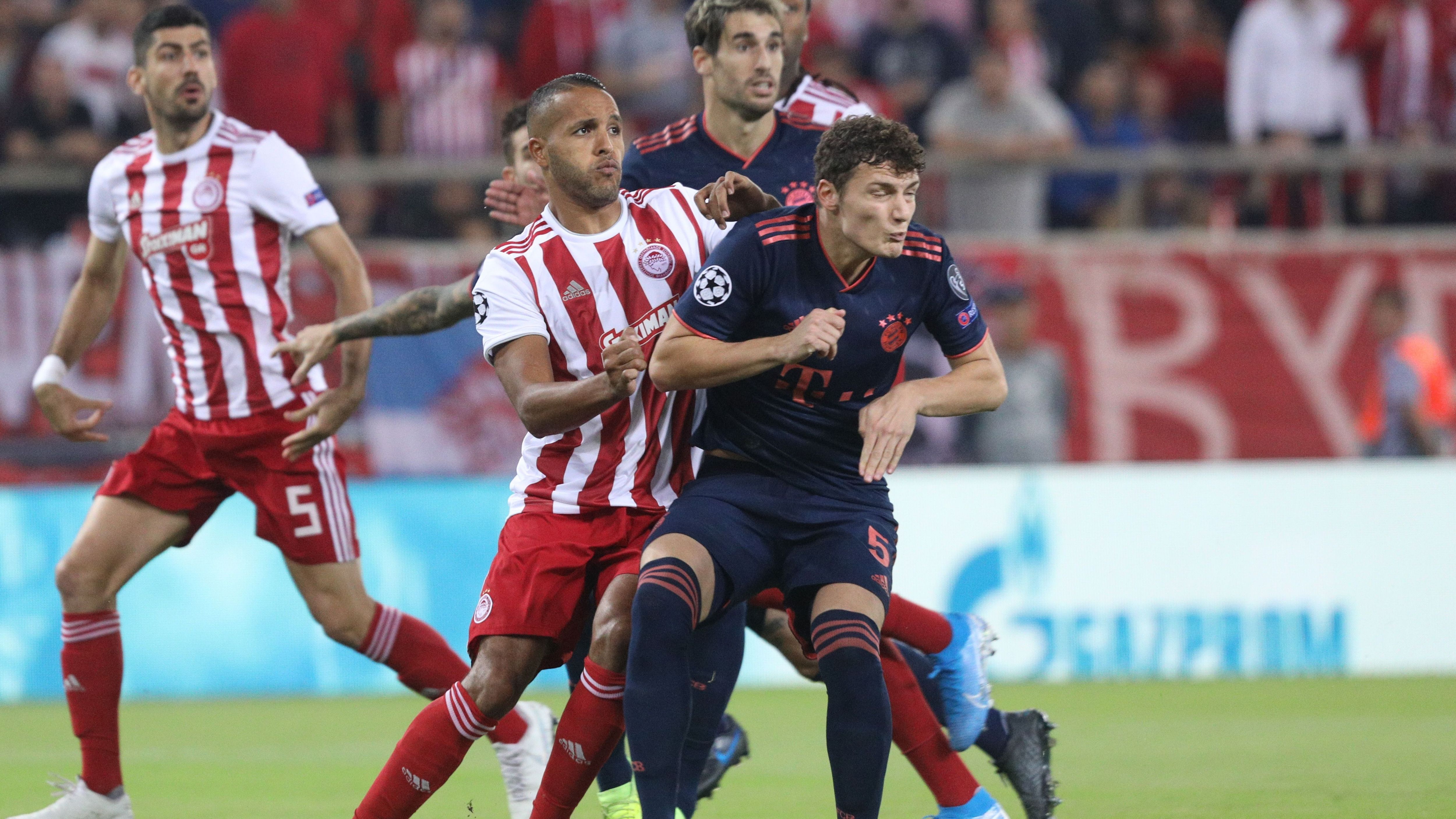 
                <strong>Benjamin Pavard</strong><br>
                Den Spielaufbau überlässt der Ex-Stuttgarter lieber Hernandez. Ansonsten bringt er auch nicht die erhoffte Stabilität in die Defensive. Mit zunehmender Spielzeit steigert sich Pavard - gerade nach dem Aus für Kumpel Hernandez. ran-Note: 4
              