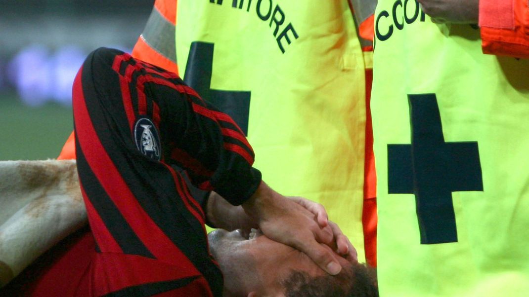 Ronaldo zog sich 2008 als Spieler des AC Mailand einen Patellasehnenriss zu.