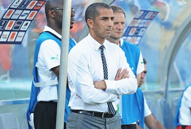
                <strong>Elfenbeinküste</strong><br>
                Der ehemalige Fußball-Profi Sabri Lamouchi sichert als Trainer der Elfenbeinküste deren drittes WM-Ticket nacheinander. Nachdem die "Elefanten" bei den letzten beiden Turnieren immer Los-Pech hatten, sieht es jetzt vielversprechend für sie aus.
              