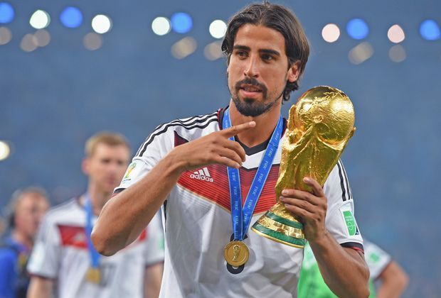 
                <strong>Platz 8: Sami Khedira (18,6 Mio.)</strong><br>
                Das Jahr 2014 ist definitiv DAS Jahr von Sami Khedira: Nach überstandender Kreuzbandverletzung gewann er mit Real Madrid die Champions-League und war keine zwei Monate später fester Bestandteil der Weltmeister-Truppe.
              