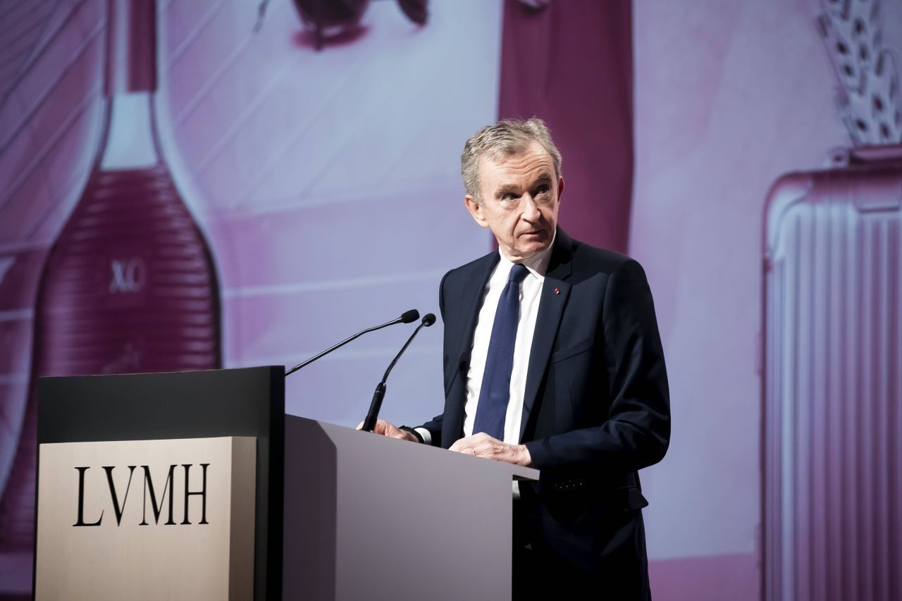 Bernard Arnault ist Unternehmer und Chef des Luxusgüterkonzerns LVMH. Dazu gehören Marken wie Louis Vuitton, Tiffany und der Champagner Moët et Chandon.