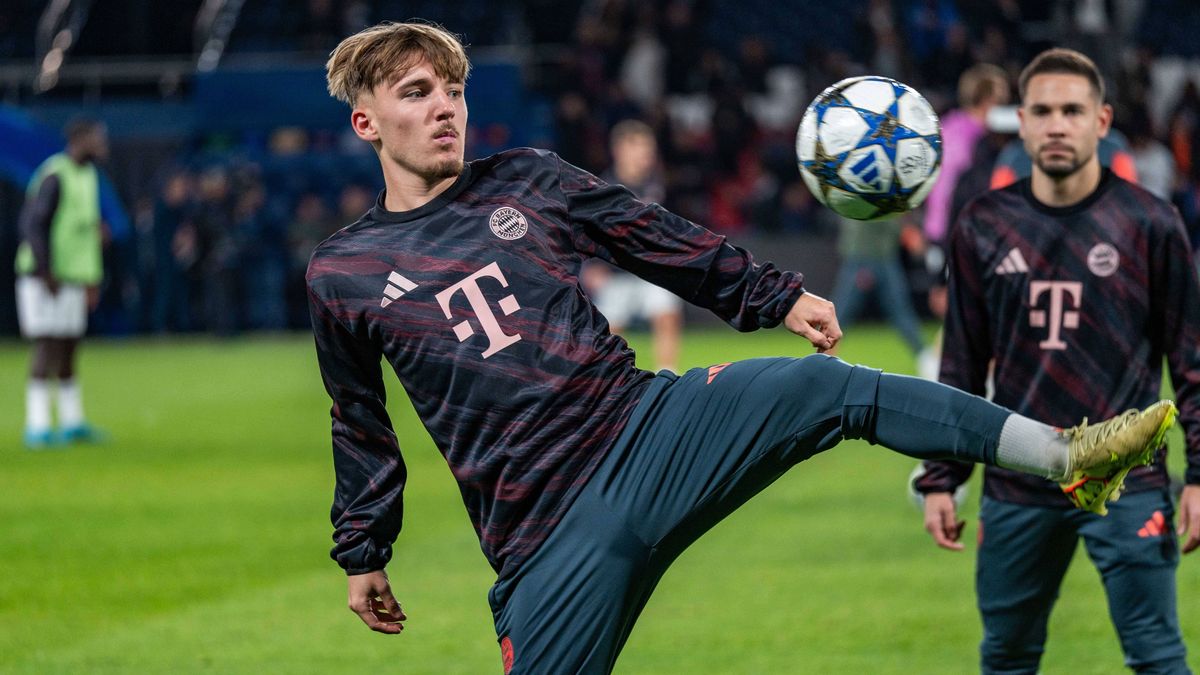 04.11.2025, Paris Saint-Germain vs. FC Bayern München, UEFA Champions League, 04. Spieltag Lennart Karl (FC Bayern Muenchen, 42) *** 04 11 2025, Paris Saint Germain vs FC Bayern Munich, UEFA Champi...