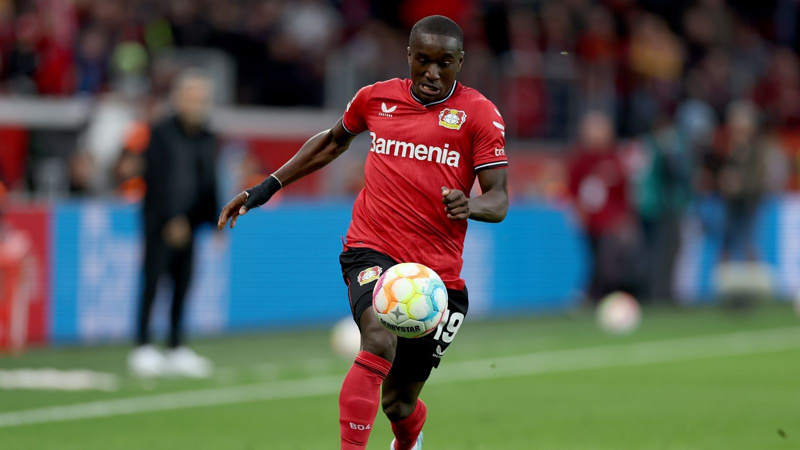 
                <strong>Platz 2: Moussa Diaby </strong><br>
                &#x2022; Verein Bayer 04 Leverkusen<br>&#x2022; Marktwertentwicklung: - 10 Millionen Euro<br>&#x2022; Marktwert: 50 Millionen Euro<br>
              