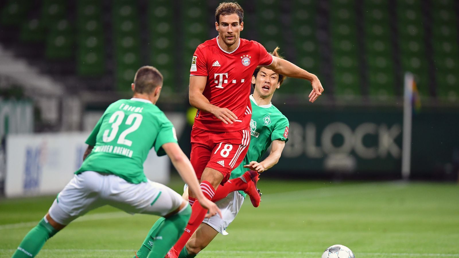 
                <strong>Bayern gegen Bremen: Bundesliga-Rekord-Begegnung</strong><br>
                Am 8. Spieltag der Bundesliga-Saison 2020/21 bekommt es der FC Bayern München zum 109. Mal in Deutschlands Fußball-Oberhaus mit Werder Bremen zu tun. Damit ist diese Paarung die neue Rekord-Begegnung der Bundesliga-Geschichte. Noch nie zuvor trafen zwei Mannschaften in der Bundesliga so oft aufeinander. Mit dem 109. Bundesliga-Duell zwischen Bayern und Bremen überholt diese Paarung das Nordderby zwischen Werder und dem HSV (108 Bundesliga-Begegnungen).
              