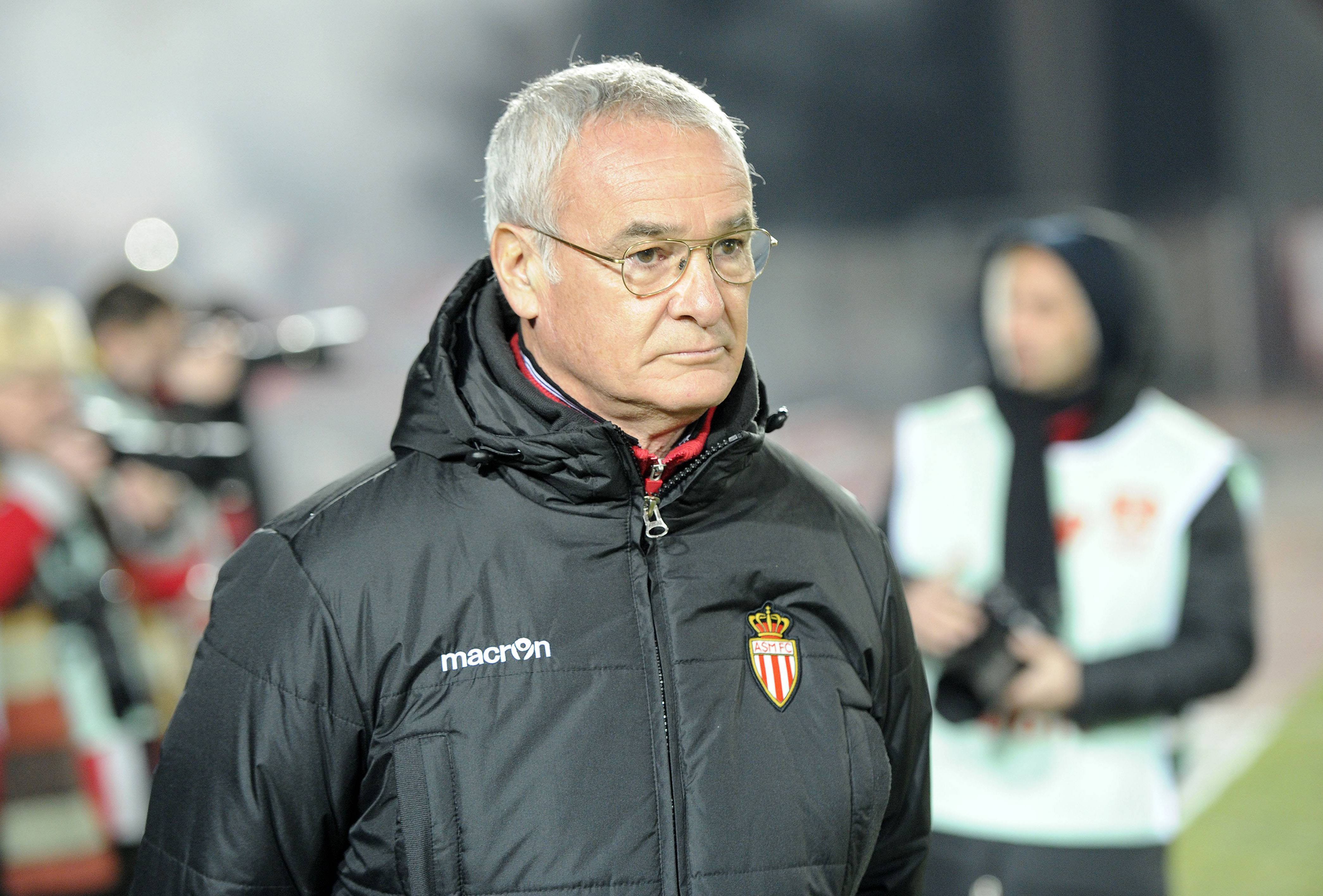 
                <strong>Claudio Ranieri</strong><br>
                Der größte Erfolg von Ranieri war der Gewinn des UEFA-Super-Cups 2004 mit dem FC Valencia. Zuvor war er vier Jahre lang Coach des FC Chelsea. Zuletzt führte er als Vereinstrainer den AS Monaco von der zweiten französischen Liga in die Champions League.
              