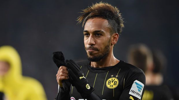 
                <strong>Pierre-Emerick Aubameyang: Pflichtspielmarathon</strong><br>
                Pflichtspielmarathon: Sein Erfolg hat Folgen: 2015 ist Aubameyang praktisch im Dauereinsatz. Der Gabuner stand bisher in insgesamt 39 Pflichtspielen auf dem Platz. So oft kam kein anderer Bundesliga-Profi zum Einsatz. 
              