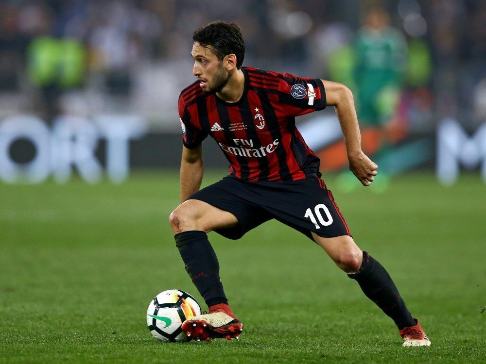 Italiener Berichten: Leipzig Buhlt Um Calhanoglu