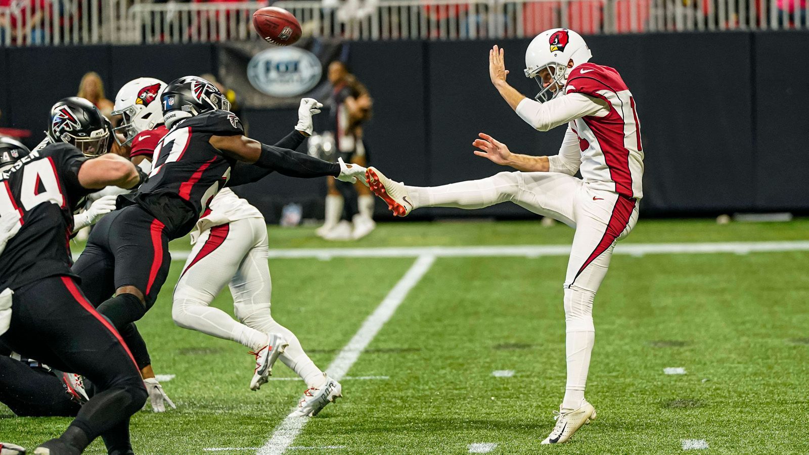 
                <strong>NFL-Wettbewerbsausschuss: Touchback beim Punt</strong><br>
                Nach einem Touchback beim Punt soll der Ball künftig auf der 25-Yard-Linie anstatt auf der 20-Yard-Linie des Receiving Teams platziert werden.
              