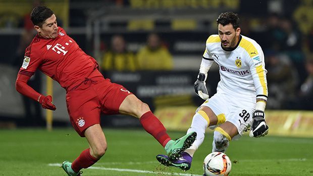 
                <strong>Robert Lewandowski (FC Bayern München)</strong><br>
                Robert Lewandowski (FC Bayern München, li.): Versuchte in der ersten Hälfte immer wieder, sich aus der Mittelstürmer-Position zu lösen und am Kombinationsspiel teilzunehmen. Kam kaum zu Tor-Abschlüssen. Tauchte in der zweiten Hälfte komplett ab. ran-Note: 4,5
              