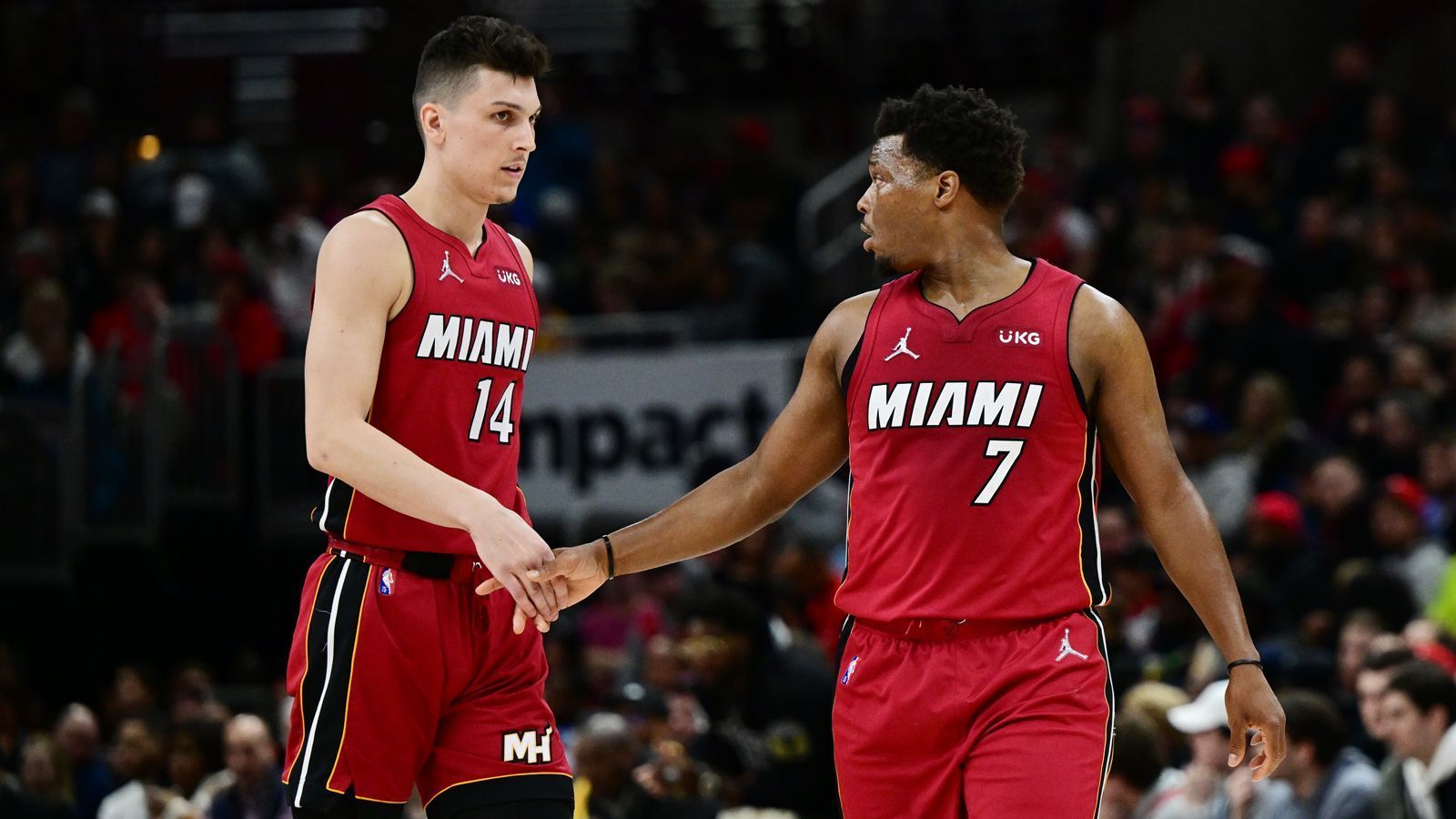 
                <strong>Miami Heat (Eastern Conference)</strong><br>
                &#x2022; Bilanz: 53-29 <br>&#x2022; Topscorer: Jimmy Butler mit 21,4 Punkten im Schnitt<br>&#x2022; NBA-Titel: 3 Titel (2006, 2012, 2013)<br>
              