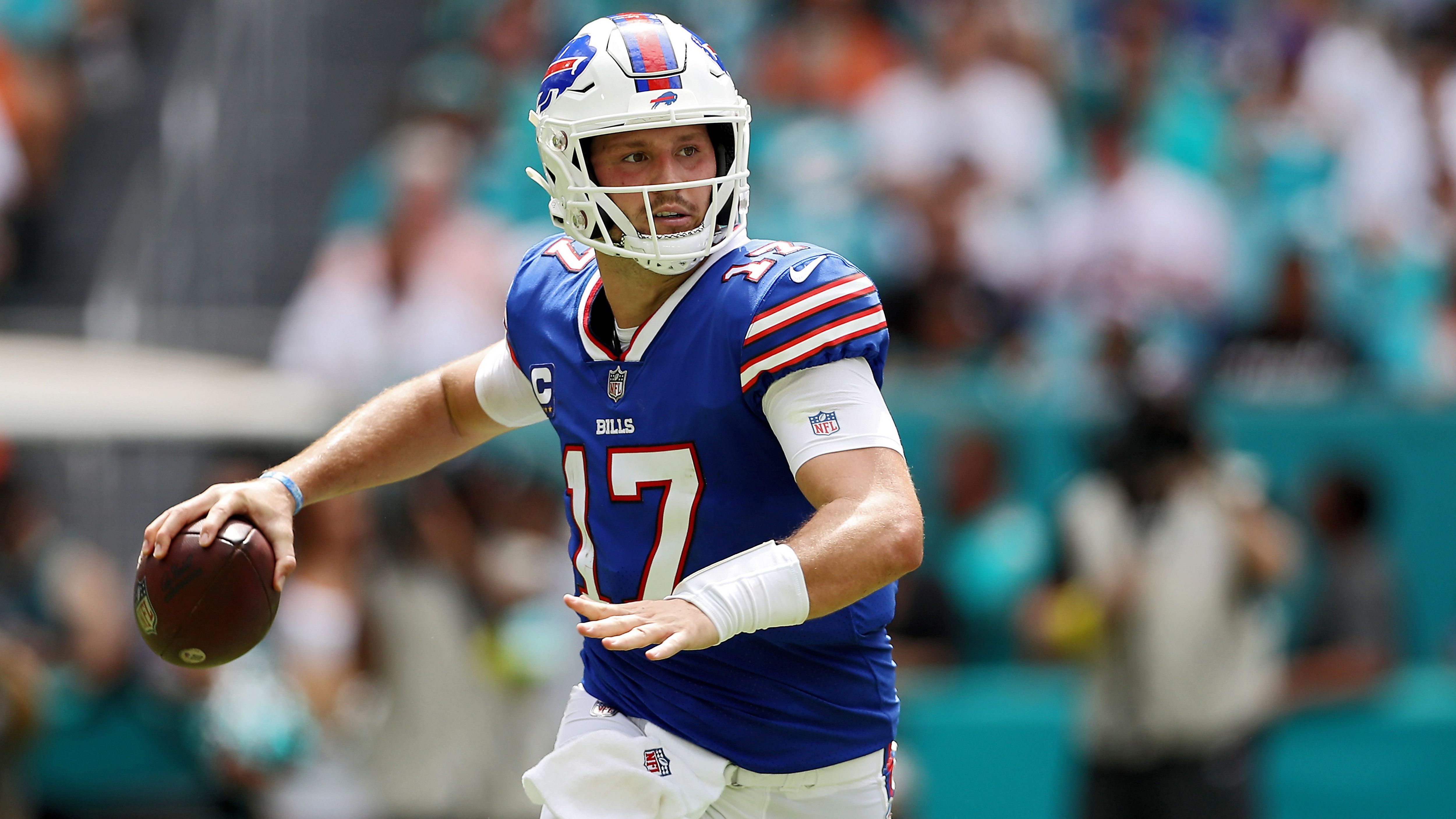 
                <strong>Platz 5: Josh Allen (Buffalo Bills)</strong><br>
                Bei den Buffalo Bills gibt es einen großen Star - und der heißt Josh Allen. Der Star-Spielmacher mit der Nummer 17 ist ebenfalls ein Verkaufsschlager. Nur die Jerseys von vier anderen Spielern wurden im April häufiger verkauft.
              