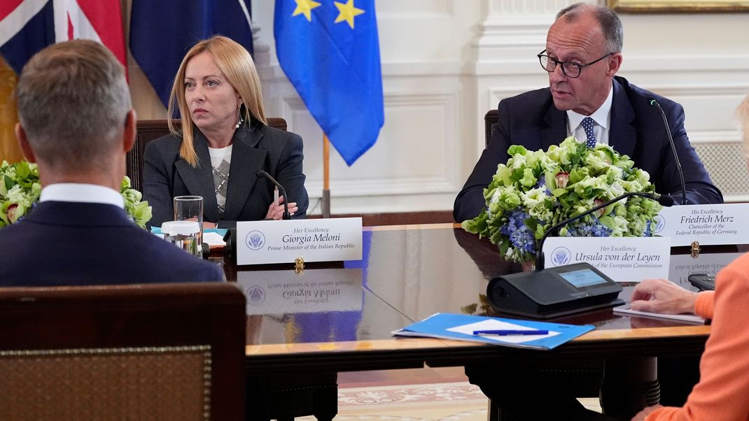 Friedrich Merz im Weißen Haus neben Giorgia Meloni.