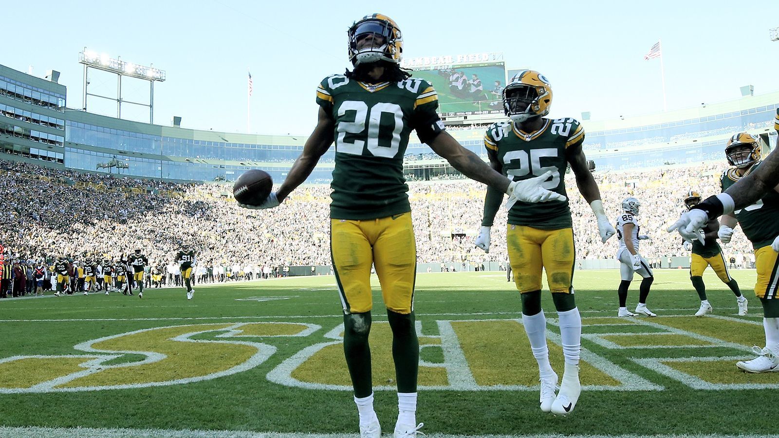 
                <strong>Kevin King (Green Bay Packers)</strong><br>
                Gegen Ende der ersten Runde sicherten sich die Green Bay Packers den pfeilschnellen Cornerback Eric Stokes. Dem Rookie fehlt noch die Spielintelligenz und Technik, um ein Top-Cornerback zu sein, er bringt aber die nötige Athletik mit. Stokes dürfte mit Kevin King um Snaps in der Defensive gegenüber von Jaire Alexander kämpfen. King erhielt von den Packers in dieser Offseason einen Einjahres-Vertrag und stand vergangene Saison in elf Spielen als Starter auf dem Feld. 
              