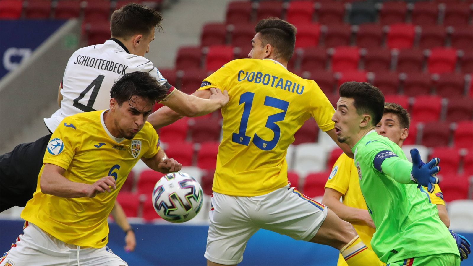 
                <strong>Nico Schlotterbeck</strong><br>
                In der 20. Minute hat der Verteidiger die erste Chance für Deutschland, bekommt den Ball nach einem Eckball allerdings nicht auf das Tor gelenkt. In der Defensive agiert er routiniert. ran-Note: 3
              