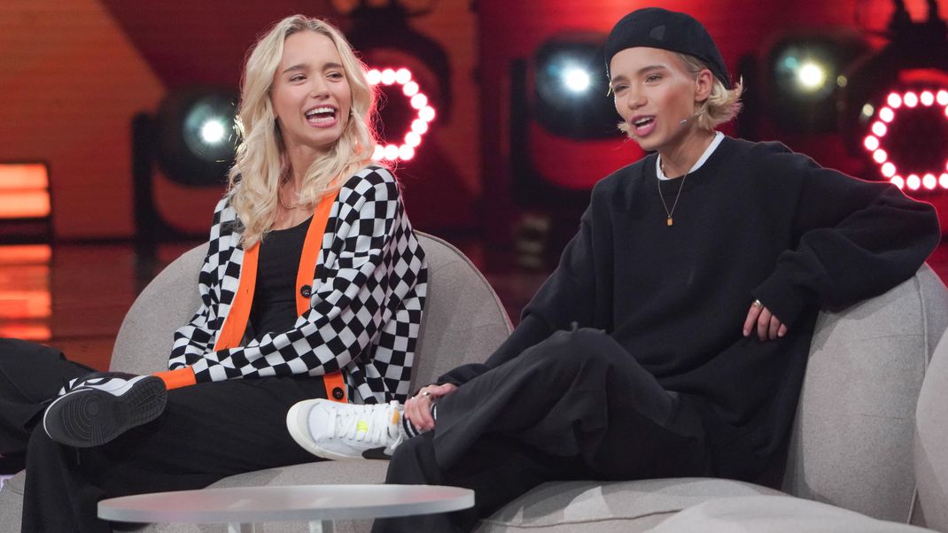 Lisa und Lena bei einem gemeinsamen TV-Auftritt im April 2022.