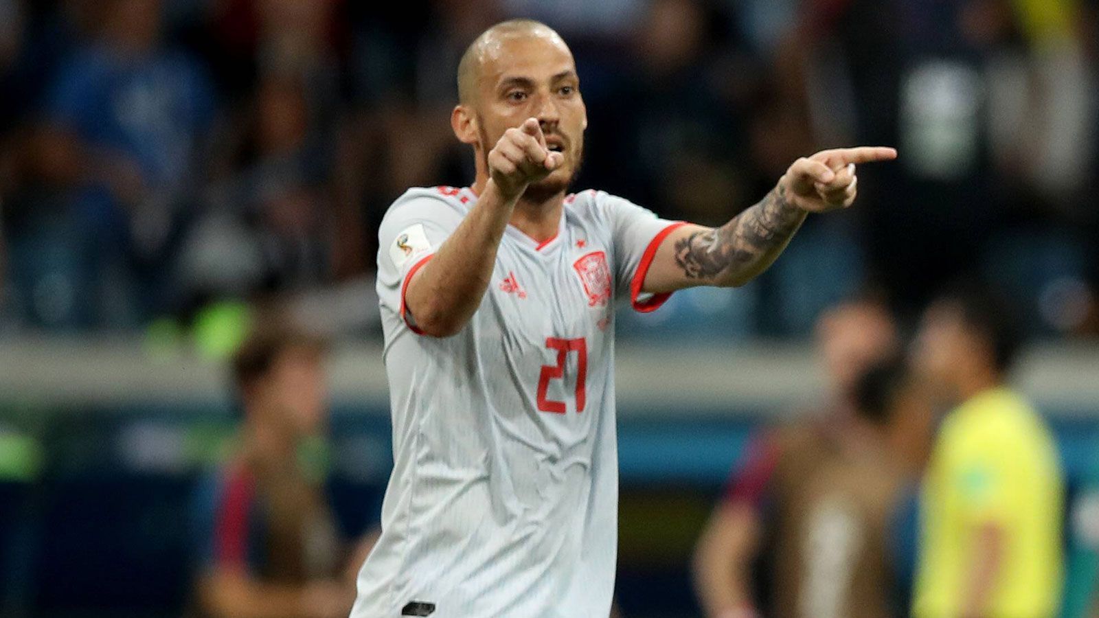 
                <strong>David Silva (Spanien)</strong><br>
                Vergab in der 10. Minute die erste Großchance und in der 21. Minute die zweite. Der 32-Jährige war für die portugiesische Abwehr ein ständiger Unruheherd, belohnte sich aber in den entscheidenden Situationen nicht mit einem Treffer. Er schlug die perfekte Freistoß-Flanke auf Busquets und leitete so die Wende mit ein. ran-Note: 2
              