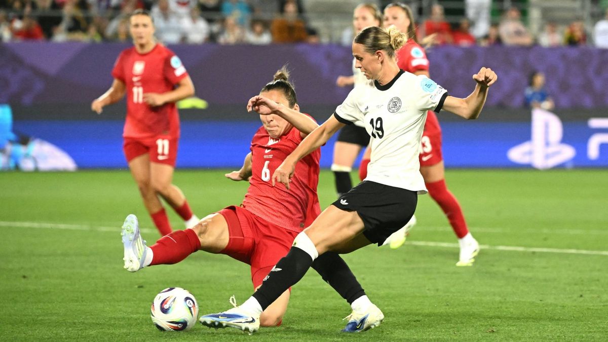 Voller Einsatz: Klara Bühl (r.)
