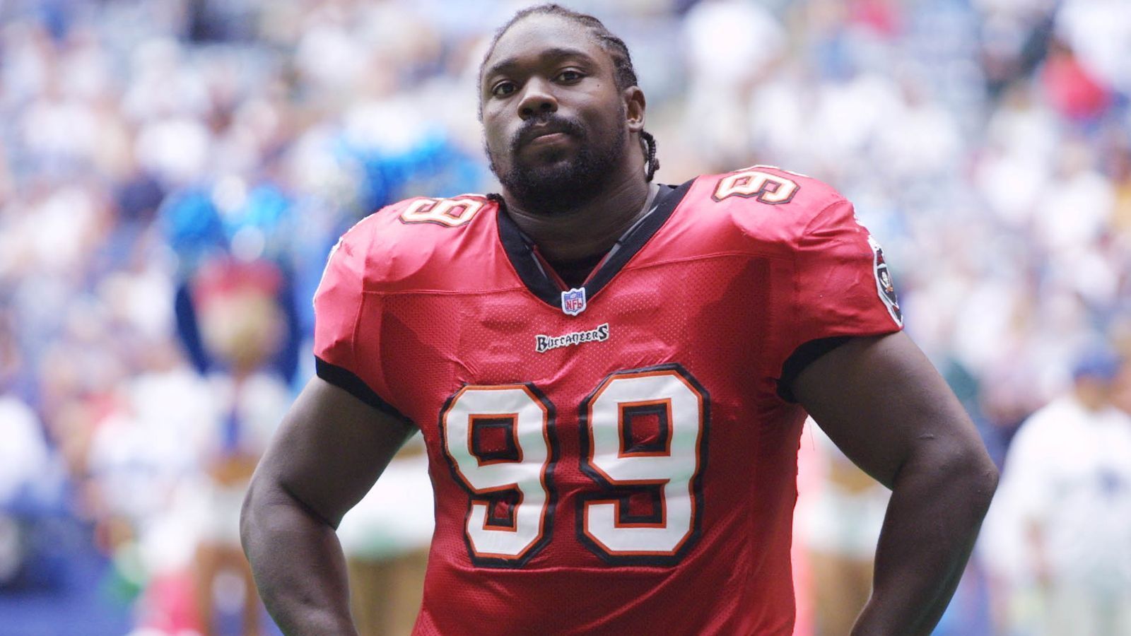 
                <strong>Warren Sapp, Karriereende: 2008 </strong><br>
                Der bullige Defensive Tackle galt in seinen 13 Jahren in der NFL als einer der gefährlichsten Defense-Spieler der Liga. 1999 wurde Sapp als Defensive Player of The Year ausgezeichnet, zudem war er beim Super-Bowl-Sieg der Tampa Bay Buccaneers (XXXVII) einer der Leistungsträger. Er wurde 2013 dann auch in die Hall of Fame gewählt. Sapp war nach seiner Karriere einige Jahre beim "NFL Network" tätig, wurde nach einer Festnahme aber entlassen.
              