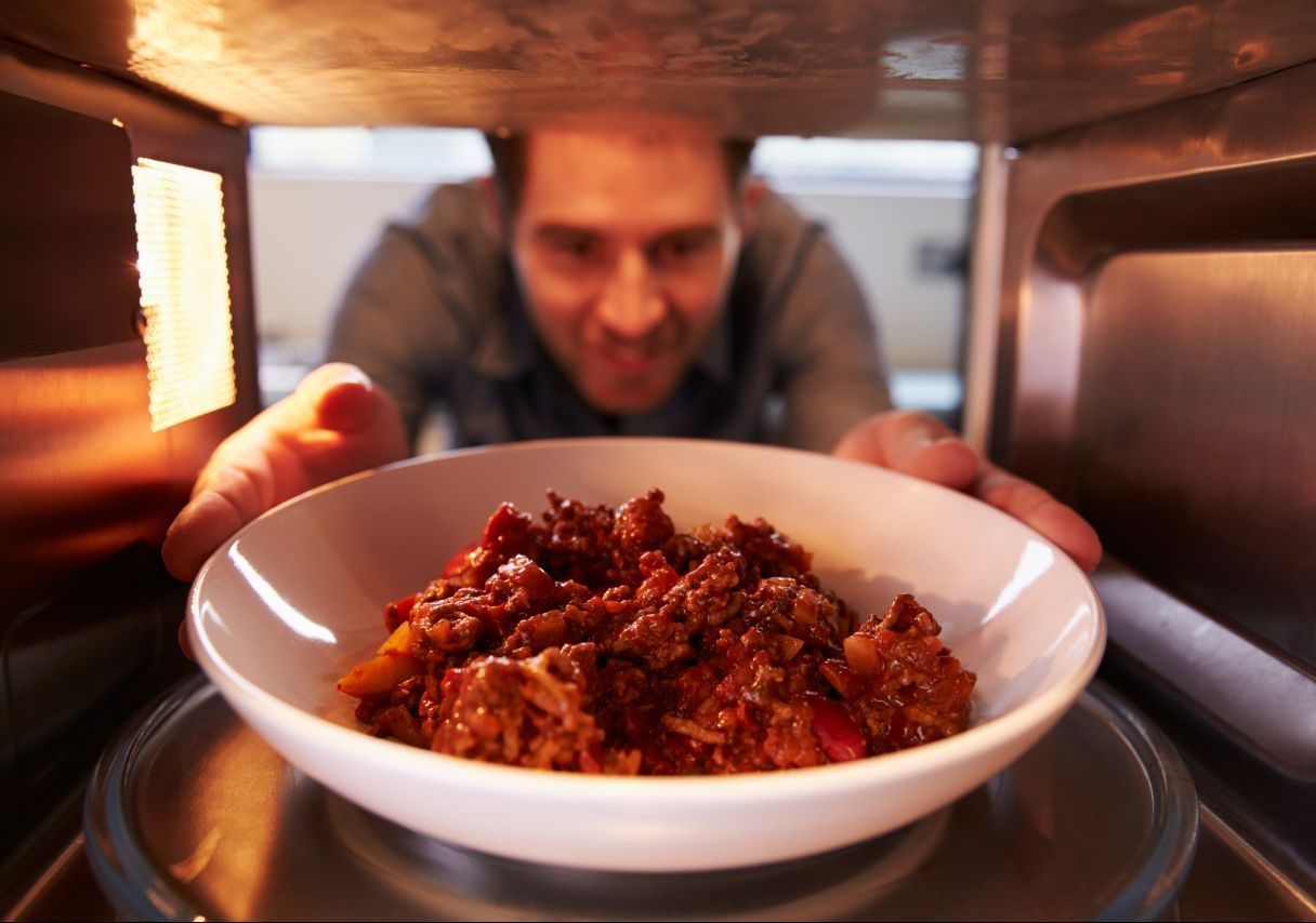 Versuche nicht heiß zu essen. Heißes Essen kann nicht nur eine laufende Nase verursachen, sondern auch gesundheitliche Schäden mit sich bringen.