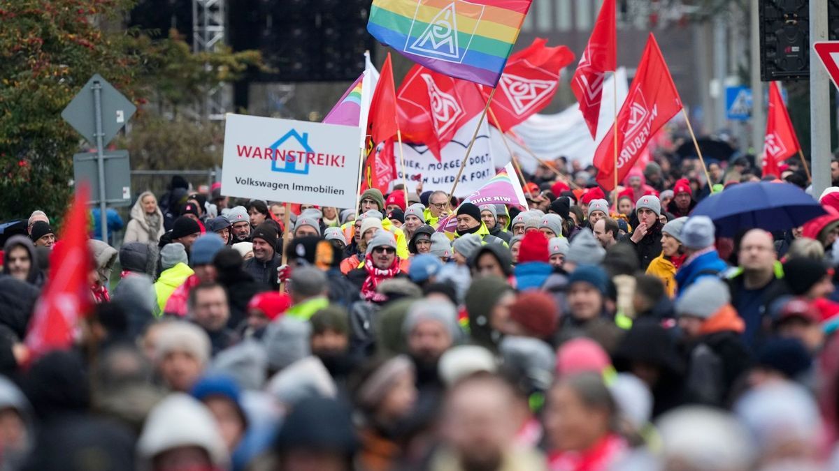 Warnstreik bei VW in Wolfsburg