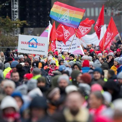 Warnstreik bei VW in Wolfsburg