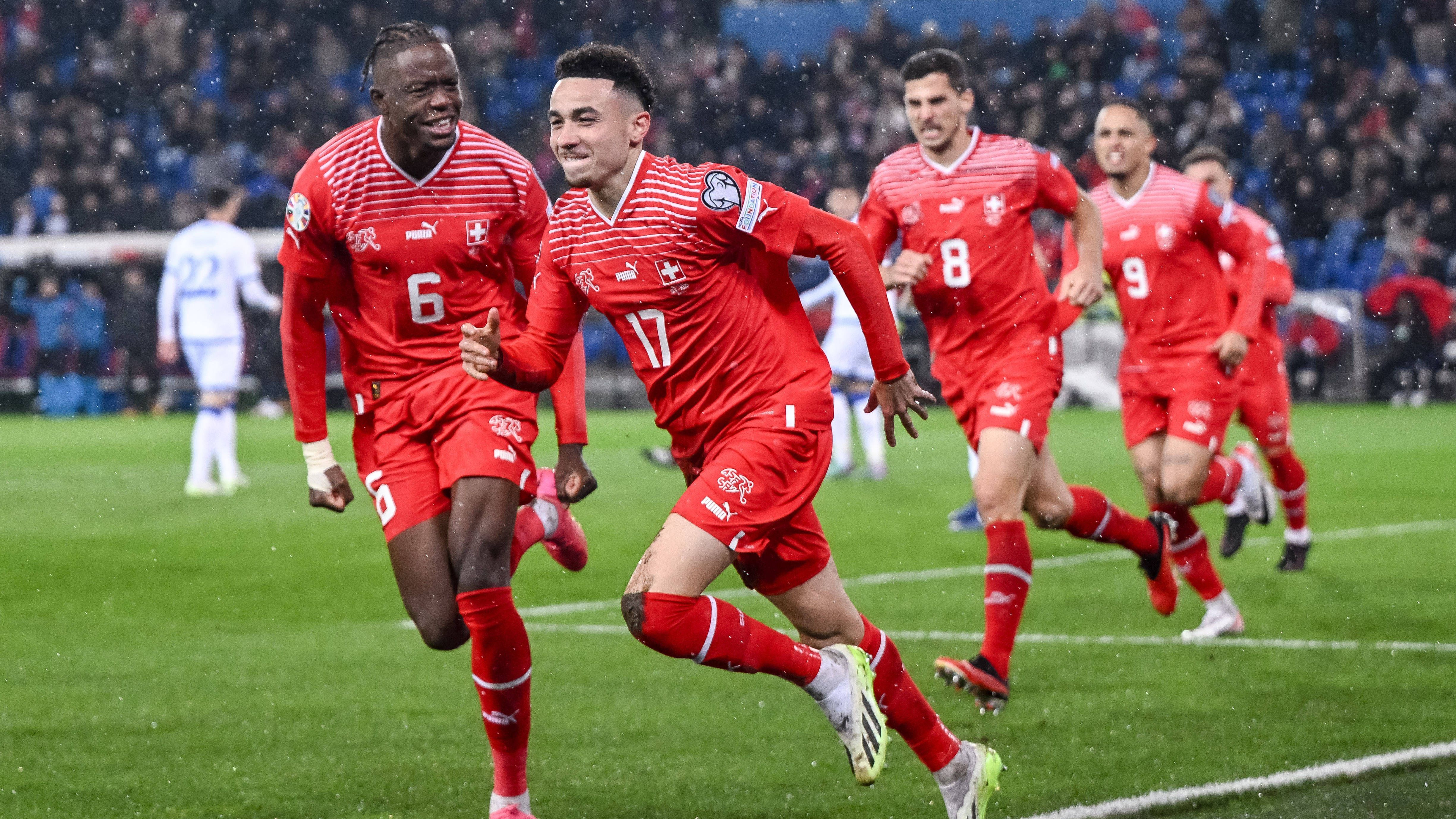 <strong>Schweiz<br></strong>Ein Sieg gelang der Schweiz gegen den Kosovo zwar nicht, das 1:1 reichte aufgrund der israelischen Niederlage gegen die Rumänen aber trotzdem. Am Dienstag steht noch das Duell mit den Osteuropäern an, in dem es dann um den Gruppensieg in Staffel I geht.