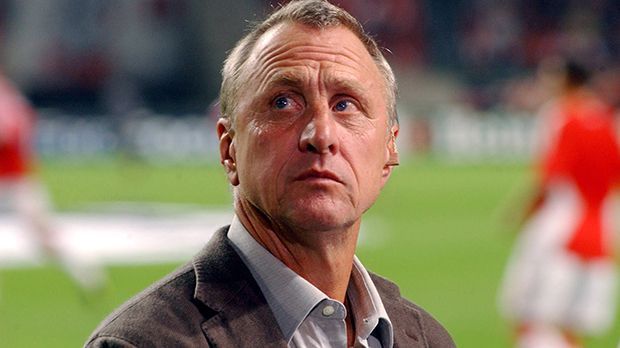 
                <strong>Johan Cruyff</strong><br>
                Johan Cruyff: Der kürzlich verstorbene Niederländer gewann von 1971 bis 1973 drei Mal mit Ajax Amsterdam die Champions League. 1992 führte er den FC Barcelona als Trainer zum Titel.
              