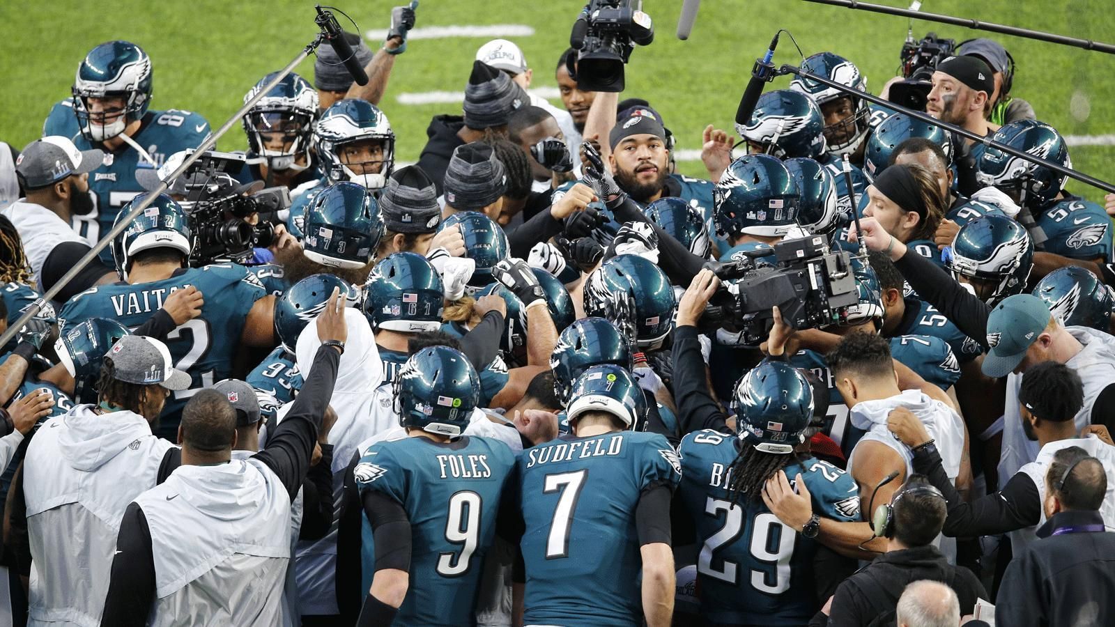 
                <strong>Philadelphia Eagles</strong><br>
                Quarterback (3): Carson Wentz, Nick Foles, Nate SudfeldRunning Back (4): Jay Ajayi, Corey Clement, Darren Sproles, Wendell SmallwoodWide Receiver (7): Alshon Jeffery, Mike Wallace, Nelson Agholor, Mack Hollins, Shelton Gibson, DeAndre Carter, Markus WheatonTight End (3): Zach Ertz, Dallas Goedert, Josh PerkinsOffensive Line (10): Jason Peters, Stefen Wisniewski, Jason Kelce, Brandon Brooks, Lane Johnson, Halapoulivaati Vaitai, Isaac Seumalo, Matt Pryor, Jordan Mailata, Chance WarmackDefensive Line (9): Fletcher Cox, Brandon Graham, Destiny Vaeao, Derek Barnett, Chris Long, Michael Bennett, Bruce Hector, Haloti Ngata, Josh SweatLinebacker (8): D.J. Alexander, Jordan Hicks, Kamu Grugier-Hill, Nate Gerry,LaRoy ReynoldsSecondary (9): Jalen Mills, Ronald Darby, Sidney Jones, Avonte Maddox, Rasul Douglas, Malcolm Jenkins, Rodney McLeod, Corey Graham, Tre SullivanSpecialists (3): Jake Elliott, Cameron Johnston, Rick Lovato
              