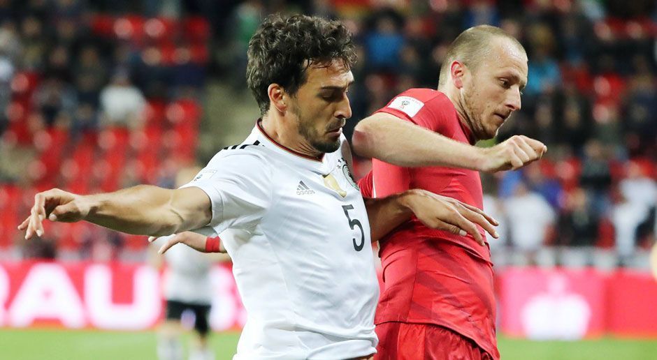 
                <strong>Mats Hummels</strong><br>
                Leitet die Führung ein, in der Defensive sonst zumeist sicher, auch wenn er mehr zu tun hat, als ihm lieb ist. Streut in die Spieleröffnung auch immer wieder lange Bälle ein. Muss oft in höchster Not retten. Kurz vor Schluss mit dem Kopf zur Stelle und damit der Held des Abends. ran-Note: 2
              