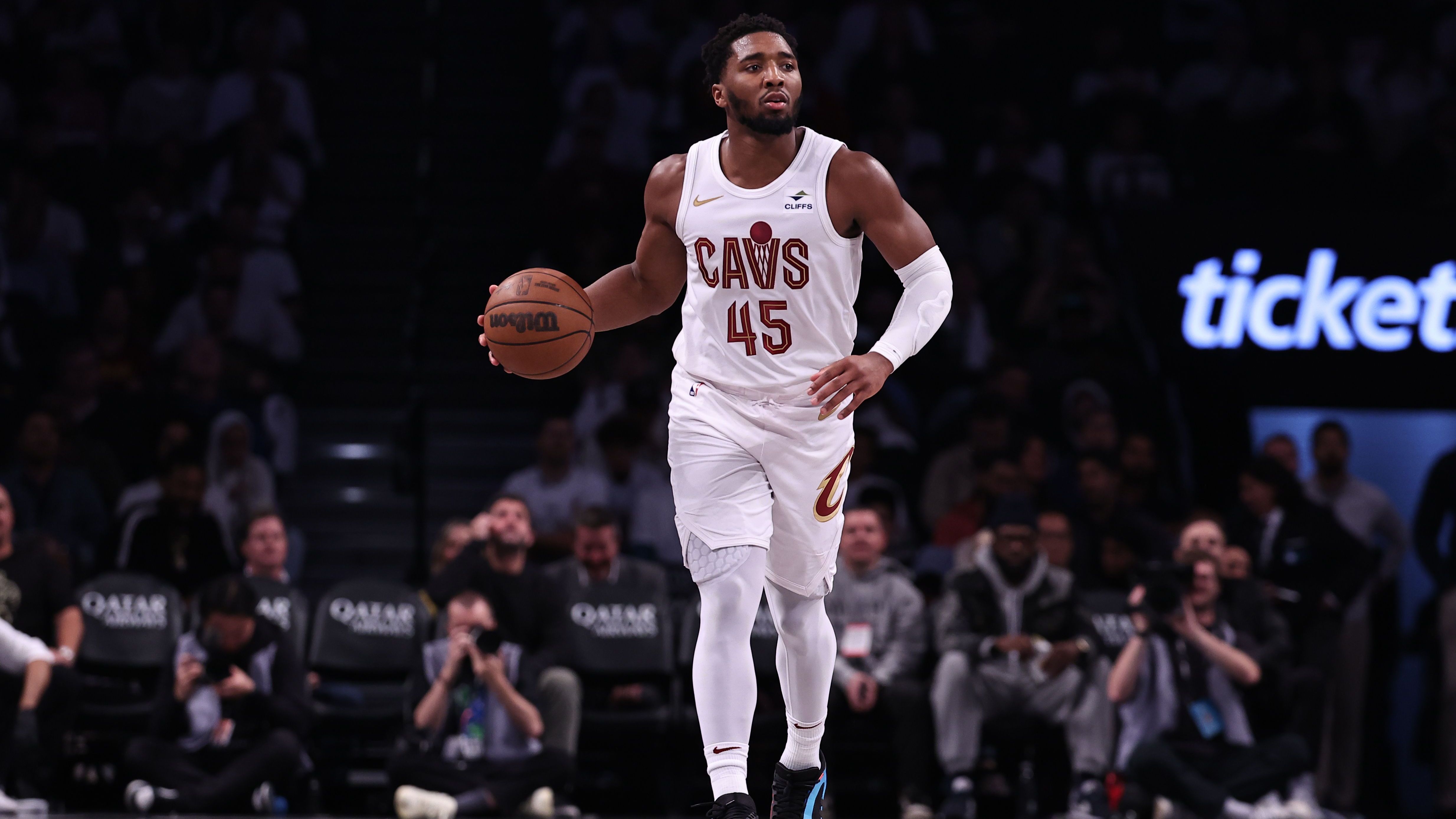 <strong>Donovan Mitchell (Eastern Conference)</strong><br>Position: Guard<br>Team: Cleveland Cavaliers<br>Stats pro Spiel 2023/2024: 28,5 Punkte, 5,5 Rebounds, 6,3 Assists<br>All-Star-Teilnahmen: 5
