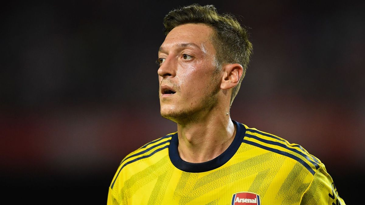 Özil