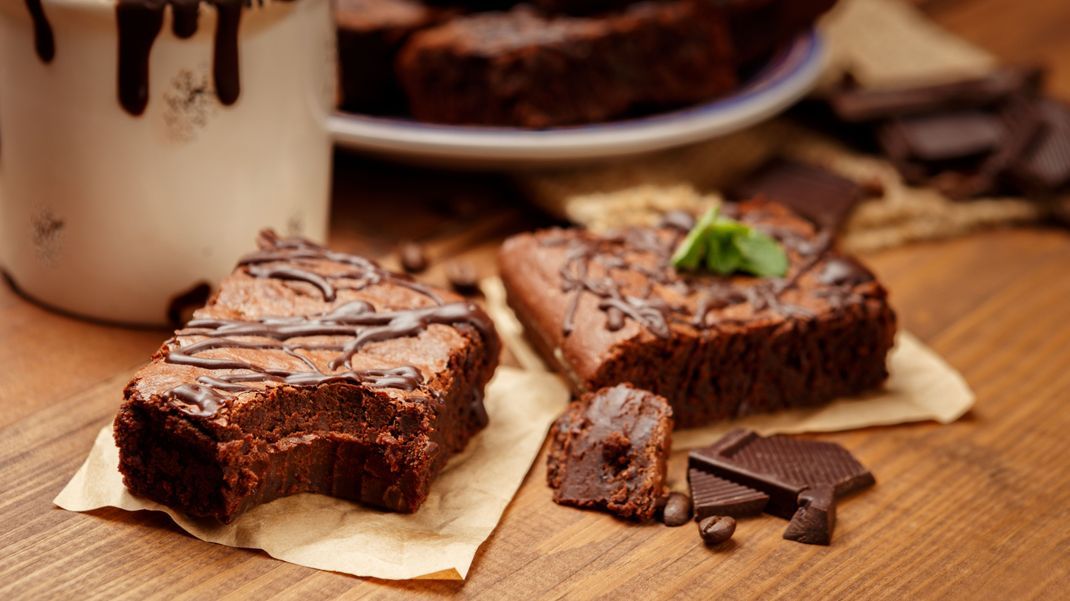 Saftige schokoladige Brownies sind der Hit auf jeder (Kindergeburtstags-)Party.