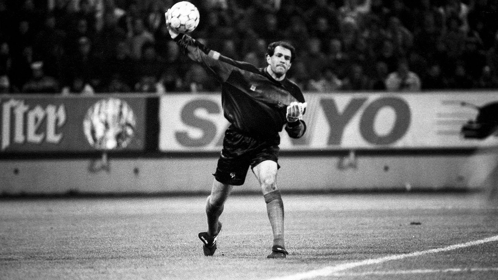 
                <strong>Platz 10 - Andoni Zubizarreta</strong><br>
                Pflichtspiele für Barca: 393 (zwischen 1986 und 1994) - Tore: 0 -Position: Torwart
              