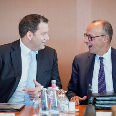 Vizekanzler Lars Klingbeil hat eine gemischte Bilanz der ersten 100 Tage von Schwarz-Rot gezogen.
