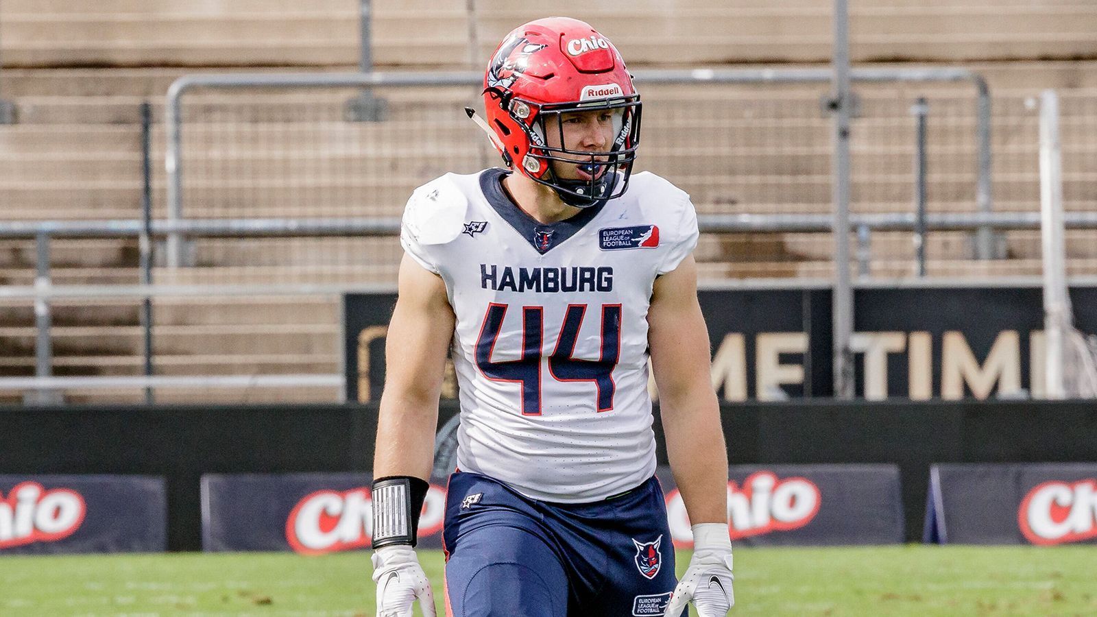 
                <strong>John Levi Kruse (Tight End/Fullback)</strong><br>
                Der 25-Jährige steht mit den Hamburger Sea Devils im Finale der ELF (am 25. September live auf ProSieben MAXX und ran.de). John Levi Kruse sammelte diese Saison Snaps als Fullback, Tight End und Long Snapper. 
              