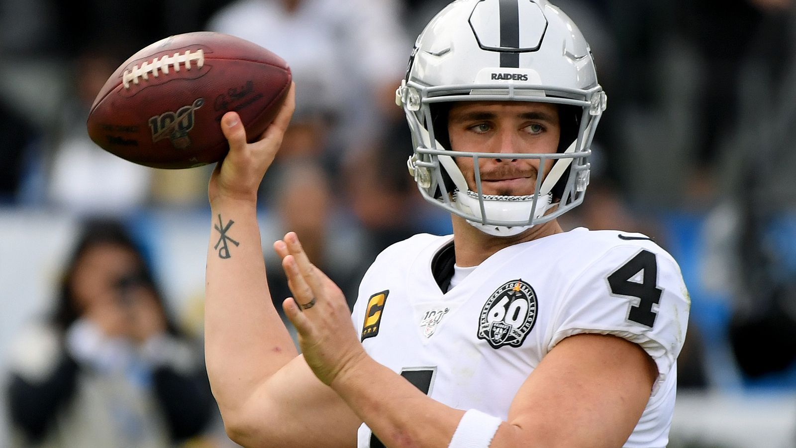 
                <strong>Las Vegas Raiders: Derek Carr (QB)</strong><br>
                125.000.000 Dollar (Laufzeit: fünf Jahre)
              