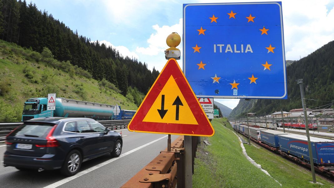 Symbolbild: Auf einer Autobahn in Norditalien verunglückten zwei Menschen tödlich.