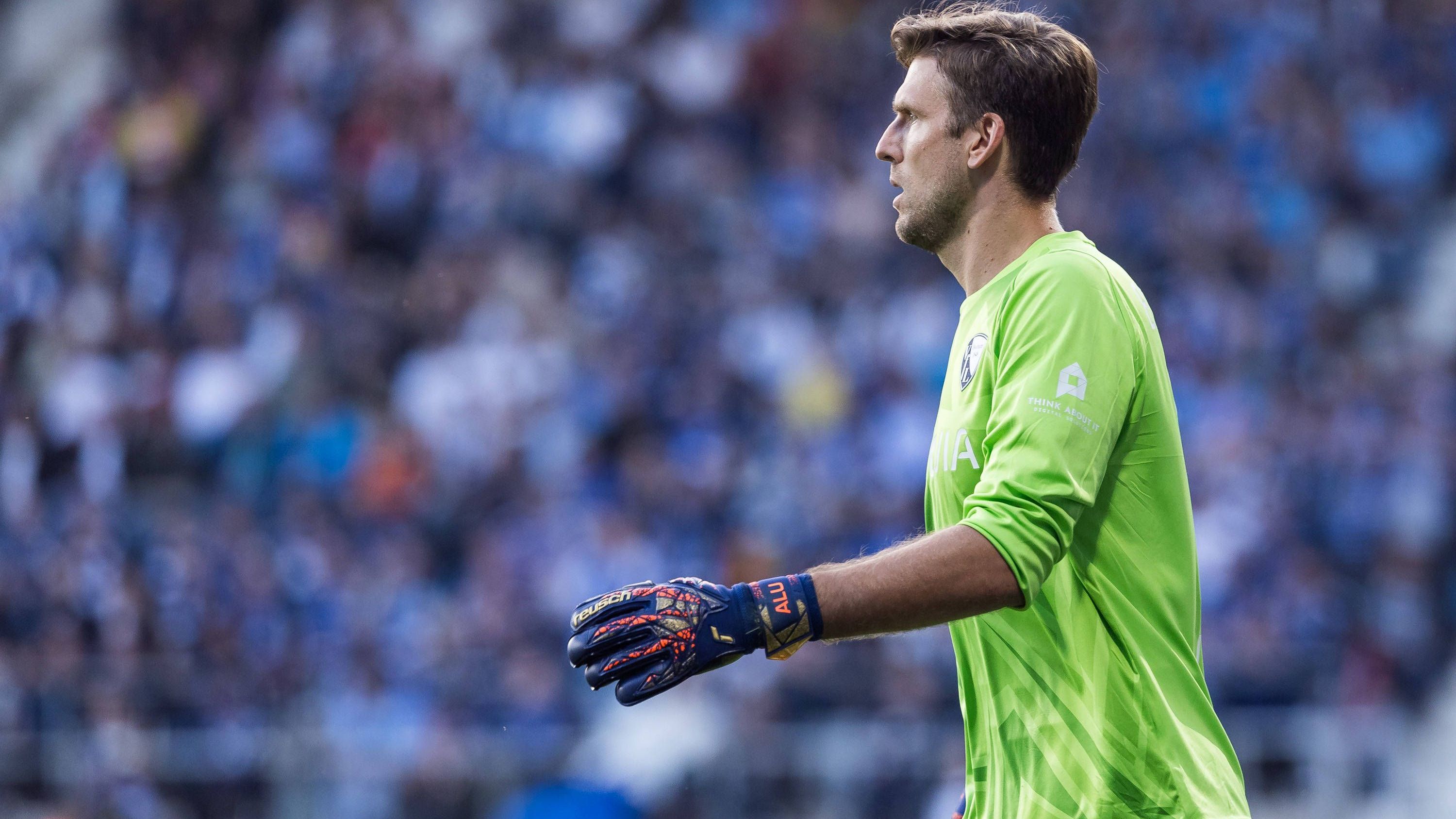 <strong>Andreas Luthe (VfL Bochum)</strong><br>Rückt wie erwartet für den geschassten Manuel Riemann ins Bochumer Tor. Maximal unglücklich für ihn, dass er sich beim 0:1 ein unverschuldetes Eigentor fängt. Ansonsten zunächst kaum geprüft. Ist später auf dem Posten, wenn er geprüft wird. Lässt den Ball beim 0:3 nach vorne abprallen, wird aber auch von seinen Vorderleuten im Stich gelassen. <strong><strong><em>ran</em></strong>-Note: 3</strong>